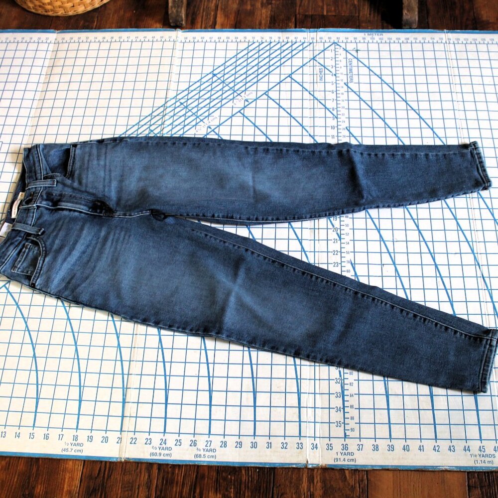 Levi's High Waisted Mom Jeans Size 24